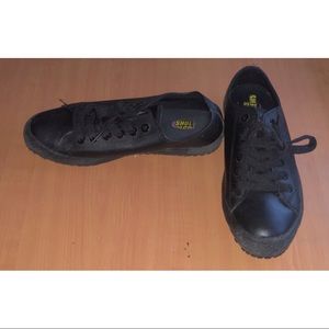 Non slip shoes for crews